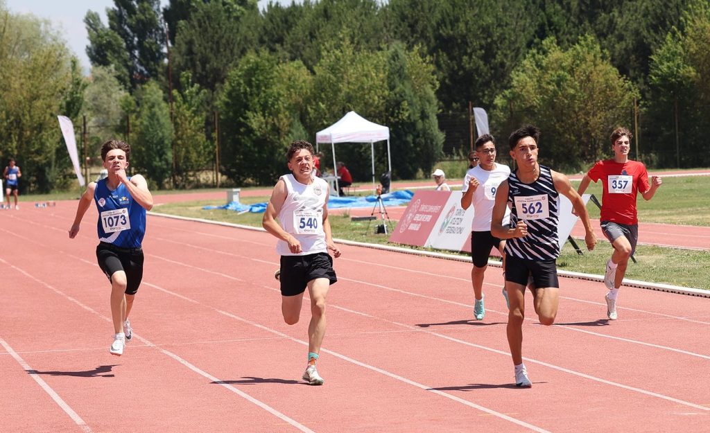 İstanbul Gençlik Spor Kulübü sporcularından Türkiye şampiyonalarında önemli dereceler