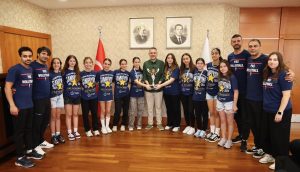 İstanbul Midi Kızlar Voleybol Şampiyonu Pas Akademi'den Başkan İbrahim Akın'a Ziyaret İstanbul Midi Kızlar Voleybol Şampiyonu Pas Akademi'den Başkan İbrahim Akın'a Ziyaret