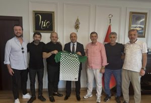 Altıntepsispor'dan Kaymakam Abdullah Çiftçi'ye Ziyaret Altıntepsispor'dan Kaymakam Abdullah Çiftçi'ye Ziyaret